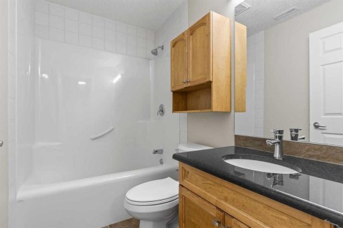 25 Panamount Green Nw, Calgary, AB - Indoor Photo Showing Bathroom