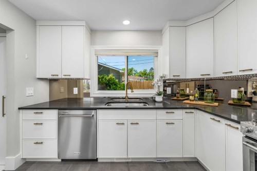 81 White Oak Crescent Sw, Calgary, AB 