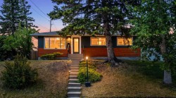 81 White Oak Crescent SW Calgary, AB T3C 3J9