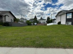 336 Parkview Estates  Strathmore, AB T1P 1K8