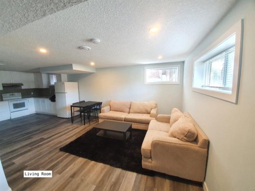 4528 40 Street Ne, Calgary, AB 