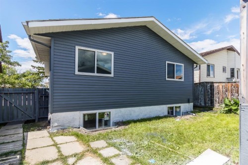 4528 40 Street Ne, Calgary, AB 