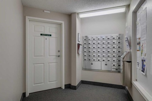 1213-1213 Sienna Park Green Sw, Calgary, AB - Indoor Photo Showing Other Room
