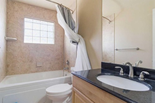 1211 Rosehill Drive Nw, Calgary, AB - Indoor Photo Showing Bathroom