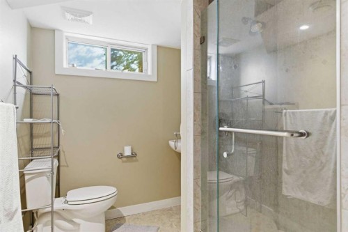 1211 Rosehill Drive Nw, Calgary, AB - Indoor Photo Showing Bathroom