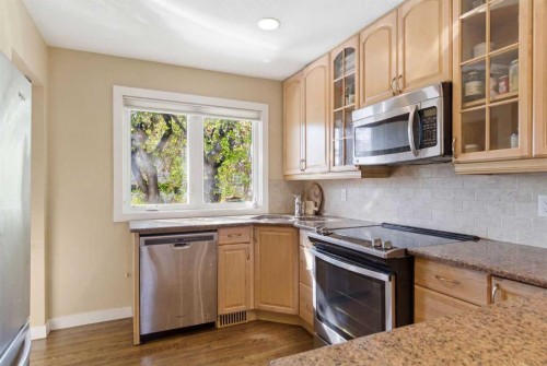 1211 Rosehill Drive Nw, Calgary, AB - Indoor Photo Showing Kitchen