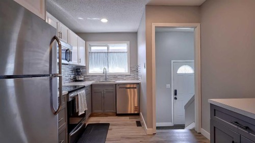 2037 50 Avenue Sw, Calgary, AB 