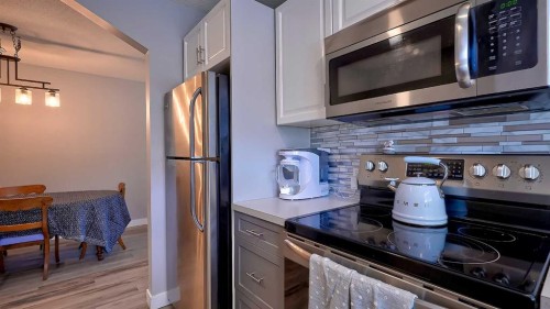 2037 50 Avenue Sw, Calgary, AB 