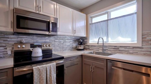 2037 50 Avenue Sw, Calgary, AB 