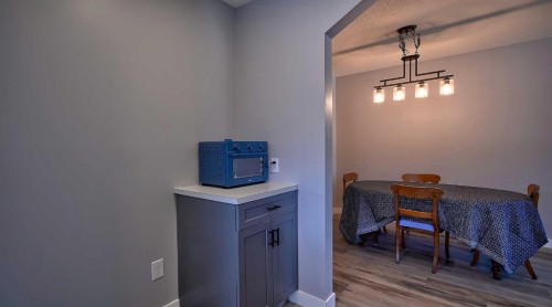 2037 50 Avenue Sw, Calgary, AB 