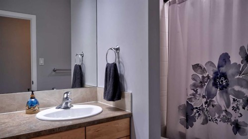 2037 50 Avenue Sw, Calgary, AB 