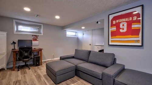 2037 50 Avenue Sw, Calgary, AB 