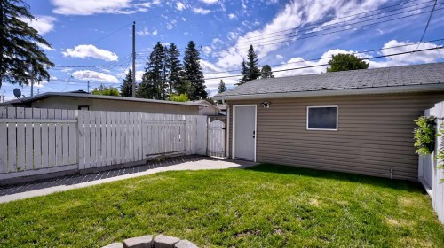 2037 50 Avenue Sw, Calgary, AB 