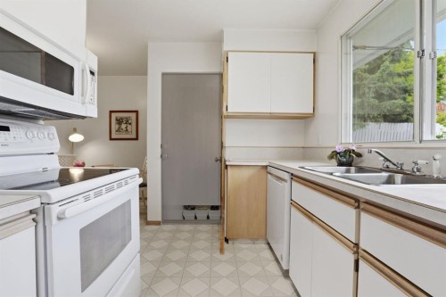 908 30 Avenue Nw, Calgary, AB 