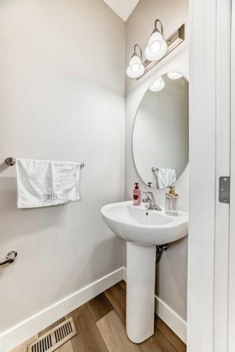 8 Yorkville Link Sw, Calgary, AB 