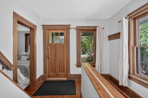 728 4A Street Nw, Calgary, AB 