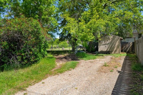2747 Morley Trail Nw, Calgary, AB 