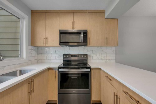 13-7205 4 Street Ne, Calgary, AB - Indoor Photo Showing Kitchen With Double Sink
