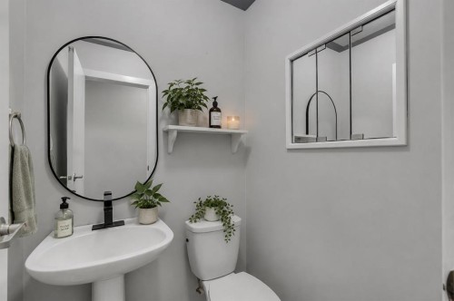 13-7205 4 Street Ne, Calgary, AB - Indoor Photo Showing Bathroom
