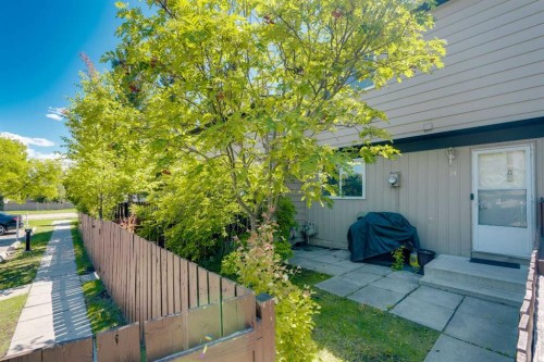 13-7205 4 Street Ne, Calgary, AB - Outdoor
