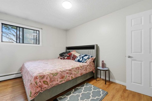 102-611 67 Avenue Sw, Calgary, AB - Indoor Photo Showing Bedroom