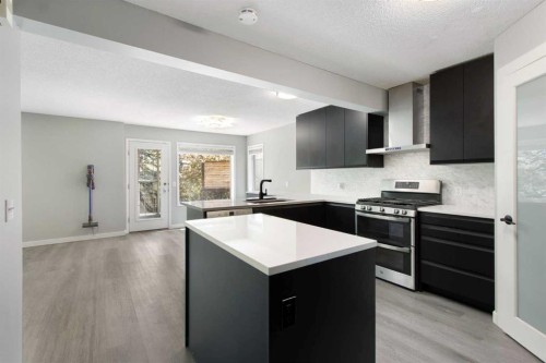40 Mt Assiniboine Circle Se, Calgary, AB - Indoor Photo Showing Kitchen With Upgraded Kitchen