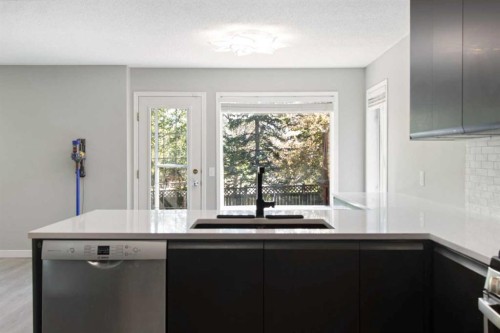 40 Mt Assiniboine Circle Se, Calgary, AB - Indoor Photo Showing Kitchen