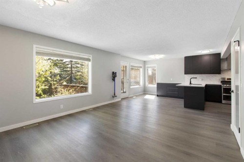 40 Mt Assiniboine Circle Se, Calgary, AB - Indoor Photo Showing Living Room