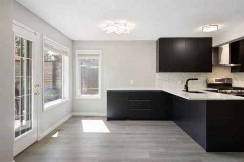 40 Mt Assiniboine Circle Se, Calgary, AB - Indoor Photo Showing Kitchen