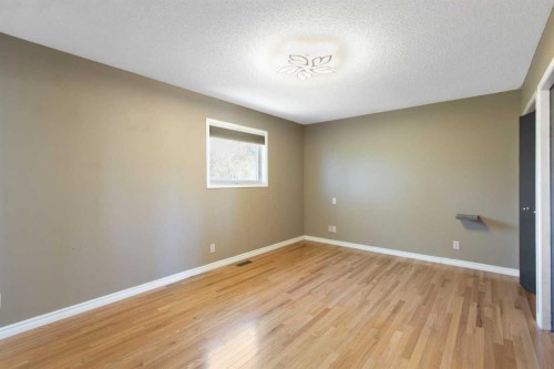 40 Mt Assiniboine Circle Se, Calgary, AB - Indoor Photo Showing Other Room