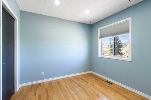 40 Mt Assiniboine Circle Se, Calgary, AB - Indoor Photo Showing Other Room