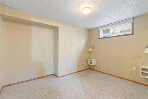40 Mt Assiniboine Circle Se, Calgary, AB - Indoor Photo Showing Other Room