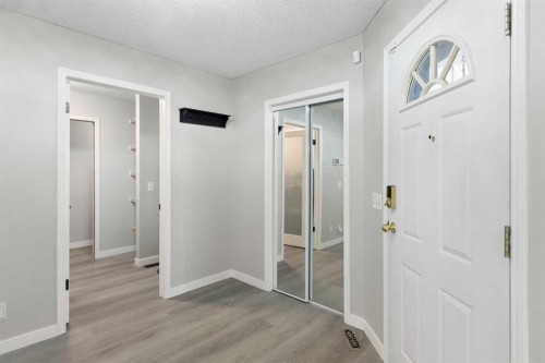 40 Mt Assiniboine Circle Se, Calgary, AB - Indoor Photo Showing Other Room