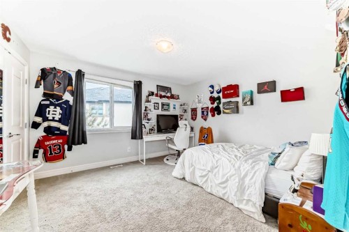 136 Stonemere Close, Chestermere, AB 