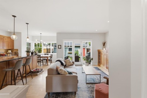 2818 6 Avenue Nw, Calgary, AB 