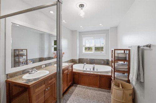 2818 6 Avenue Nw, Calgary, AB 