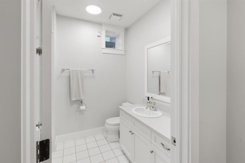 2818 6 Avenue Nw, Calgary, AB 