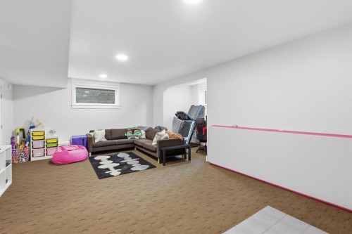 2818 6 Avenue Nw, Calgary, AB 