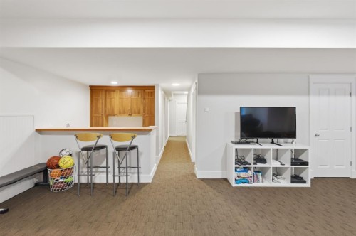 2818 6 Avenue Nw, Calgary, AB 