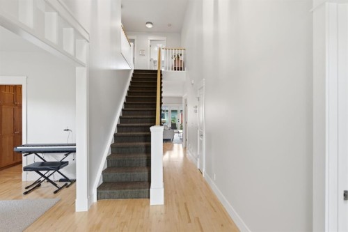 2818 6 Avenue Nw, Calgary, AB 