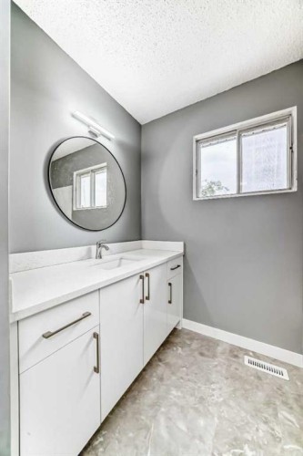 232 Marlborough Way Ne, Calgary, AB 