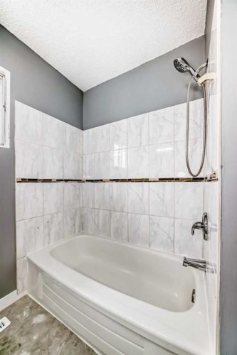 232 Marlborough Way Ne, Calgary, AB 