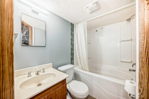 232 Marlborough Way Ne, Calgary, AB 