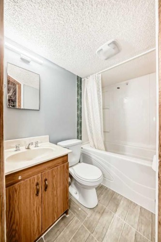232 Marlborough Way Ne, Calgary, AB 