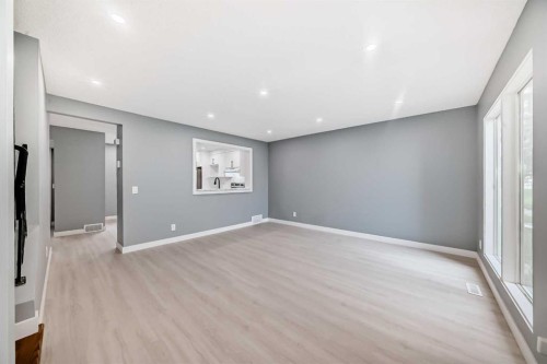 232 Marlborough Way Ne, Calgary, AB 