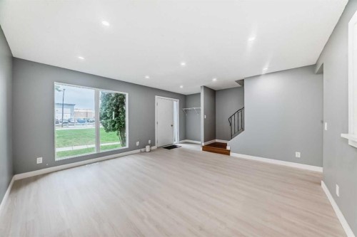 232 Marlborough Way Ne, Calgary, AB 