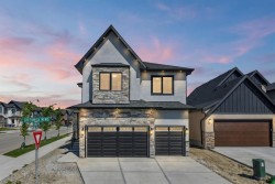 32 Greenwich Mews NW Calgary, AB T3B 6P9