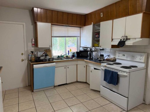 2848 24 Street Nw, Calgary, AB - Indoor Photo Showing Kitchen With Double Sink