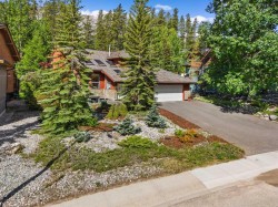 1072 Evergreen Canmore, AB T1W 2P9