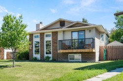 24 Cedardale Rise SW Calgary, AB T2W 3Y5